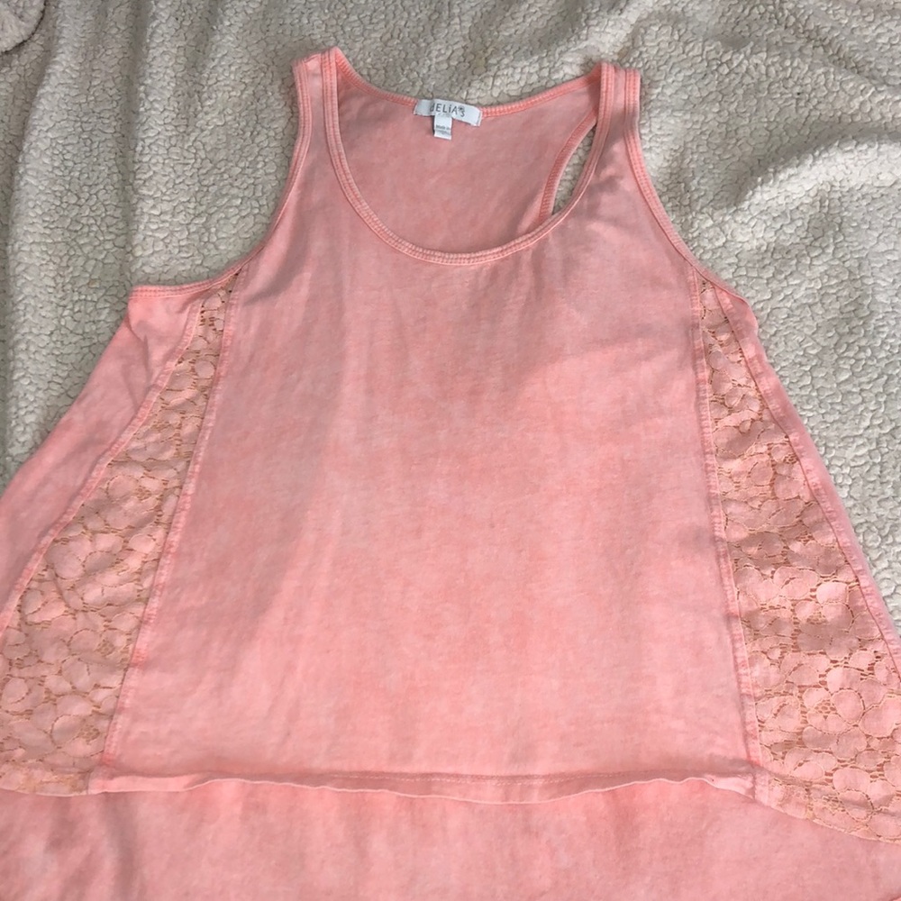 dELiAs tank top